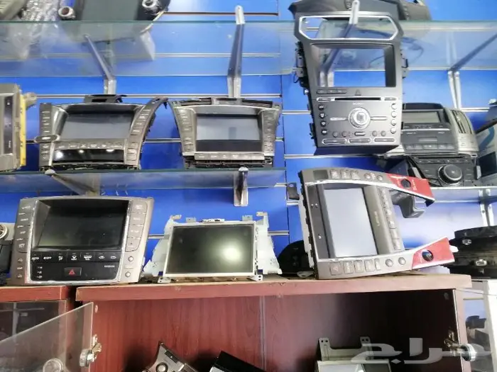 فني صيانة وإصلاح شاشات وسماعات الوكاله لكزس 8