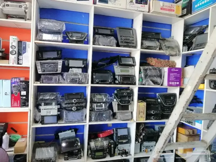 فني صيانة وإصلاح شاشات وسماعات الوكاله لكزس 9