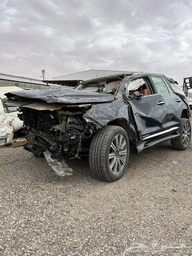 جيب لكزس lX570 2017 فل كامل مصدوم قطع غيار فقط 8