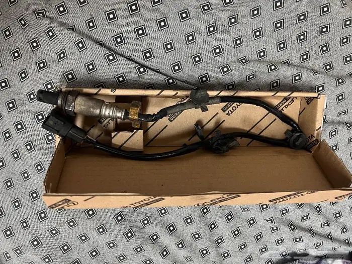 للبيع قطع غيار تويوتا هايلوكس موديل 2015 40