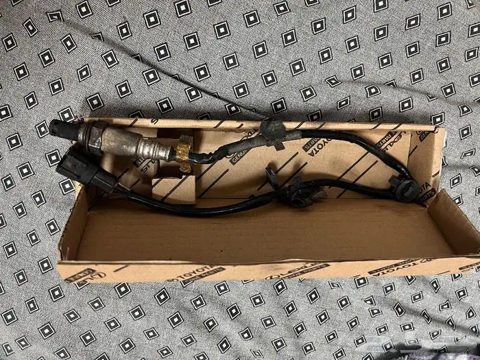 للبيع قطع غيار تويوتا هايلوكس موديل 2015 41