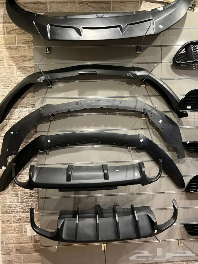 أكسسوارات ولحيات وأجنحة وعلامات موستنج 1