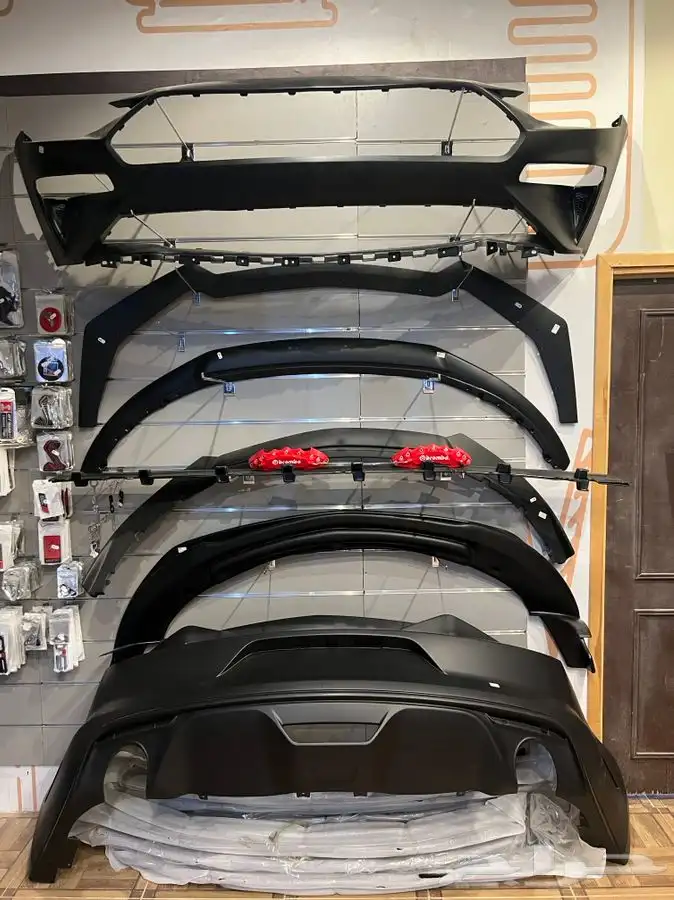 أكسسوارات ولحيات وأجنحة وعلامات موستنج 0