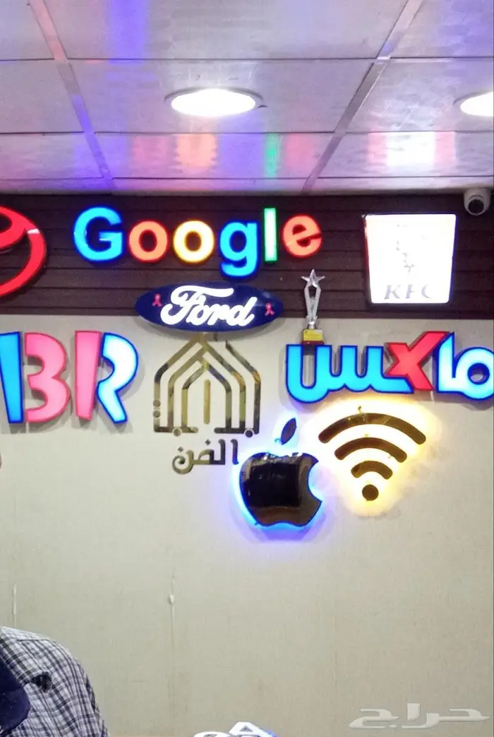 ورشة لتصنيع وتركيب كافة اللوحات الاعلانية 1