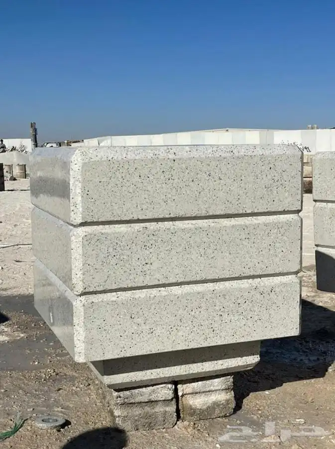 اعمده ديكوريه المنيوم حسب الشكل وحسب الامتار 77