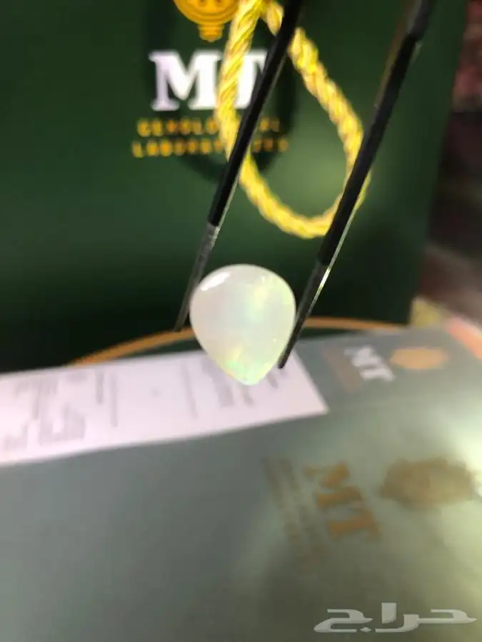 حجر أوبال كريم أبيض طبيعي - جوهرة أوبال - Opal 1