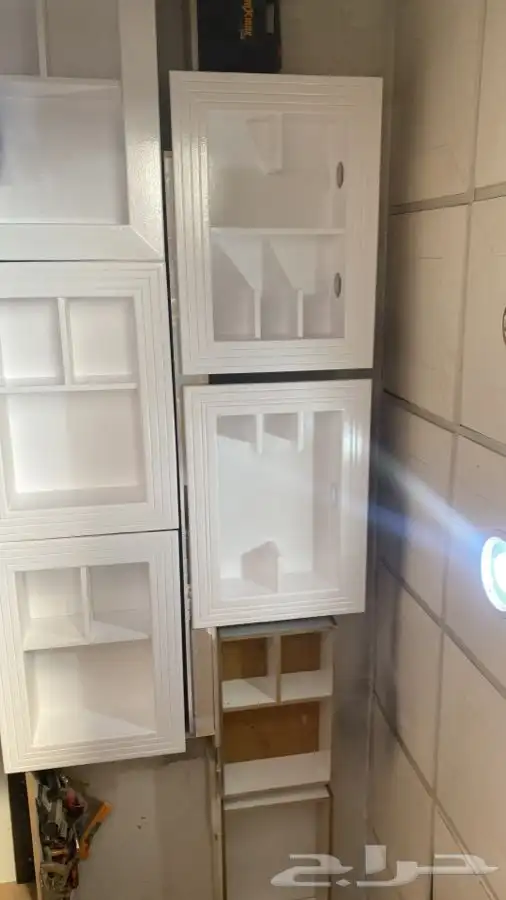 ديكور بديل المكيف الشباك خشب 18 ملي مرشوش ناري او زيتي على 4