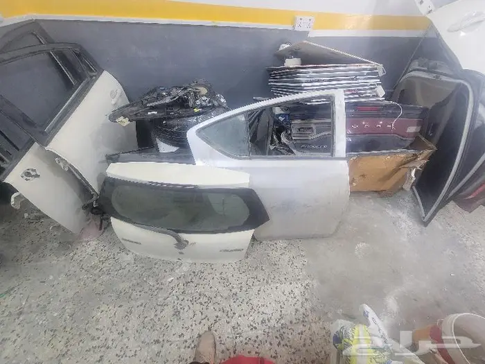 للبيع قطع غيار سيارات متنوع 31