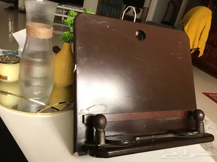 حامل ومثبت كتب ومخطوطات 1