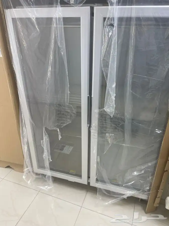 يوجد لدينه ثلاجة عرض للحوم تعليق  رفوف باب زجاجي 1