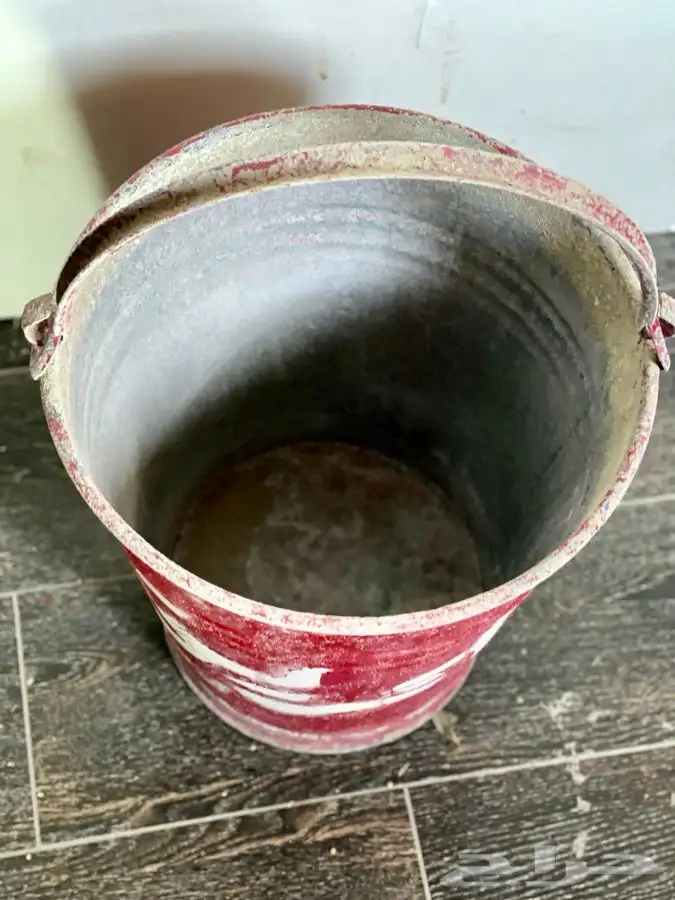للبيع سطل حريق أو دلو النار   نوع قديم جدا 2