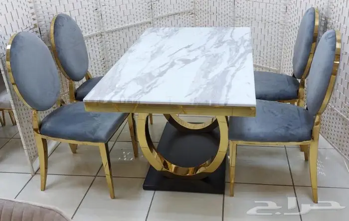 طاولات طعام باسعار مخفضه 10