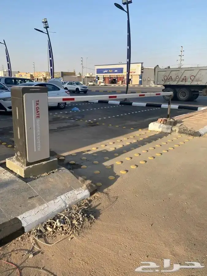 بوابة مواقف مع نظام LPR ونظام التذاكر 2