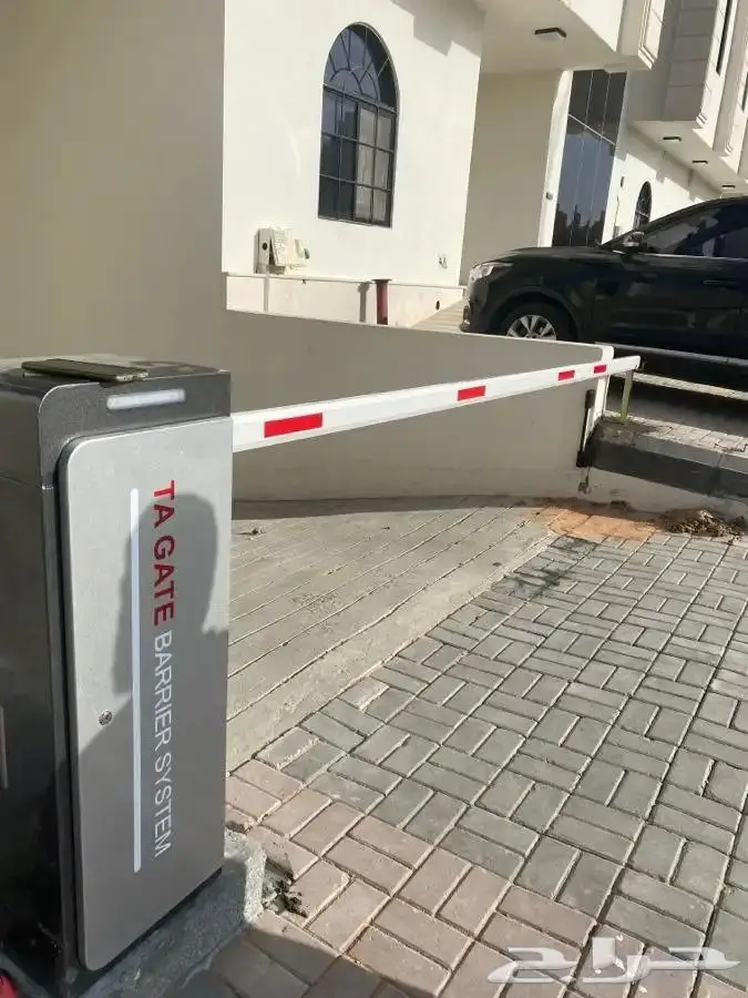 بوابة مواقف مع نظام LPR ونظام التذاكر 3