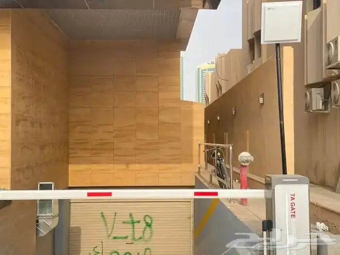 بوابة مواقف مع نظام LPR ونظام التذاكر 1