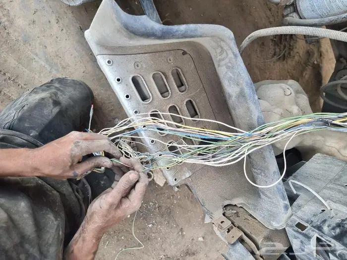 كهربائي وفحص كنبيوتر شاحنات وعمل ضفاير متنقل ومحلي 14