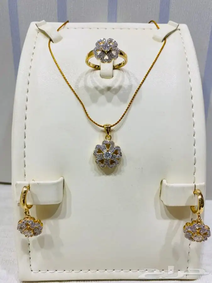 طقم فضه ناعم عيار 925 مطلي ذهب بفصوص زركون 4