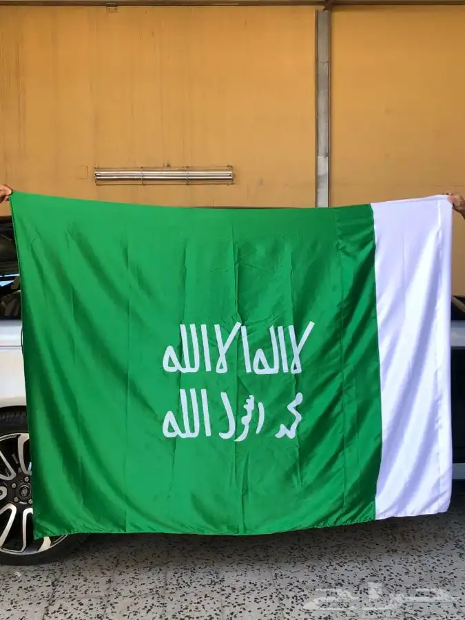 يوجد لدينا اعلام ليوم العلم 0