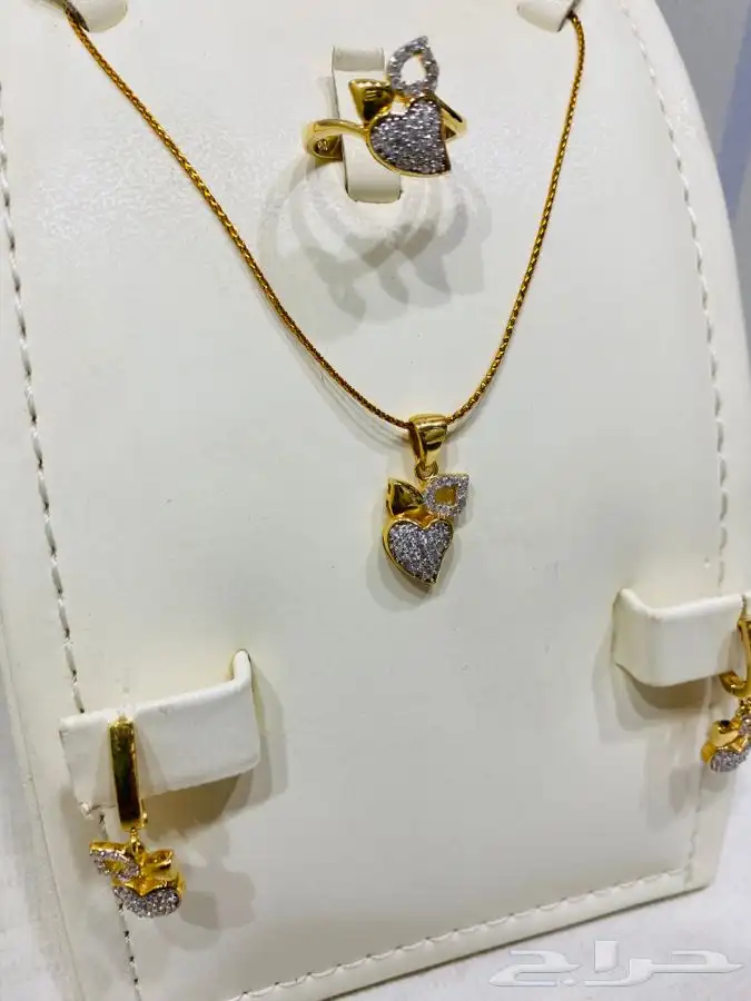 طقم فضه ناعم عيار 925 مطلي ذهب بفصوص زركون 6