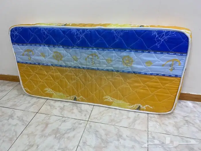 سريرطفل ومرتبه نظيفه جدآ 1