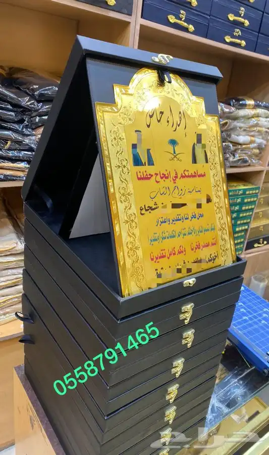 صندوق مع سيف تخرج ضابط دروع ملازم طقم هدية بشت جنبية عطورات 2