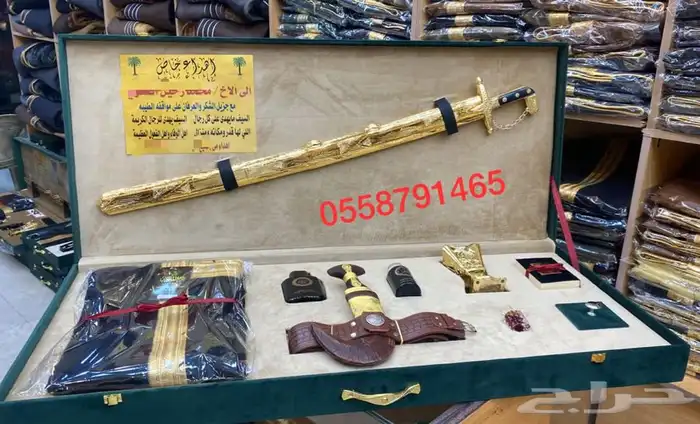 صندوق مع سيف تخرج ضابط دروع ملازم طقم هدية بشت جنبية عطورات 5