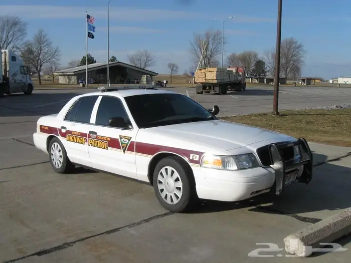 من النوادر مجسم فورد بوليسي كراون فكتوريا 3