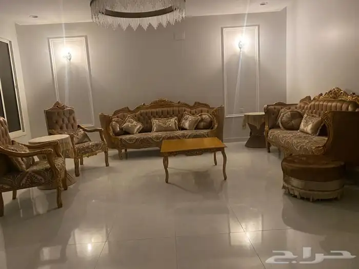 كنب للبيع مع الطاولات جميل وفخم وخشب ثقيل وقوي 1