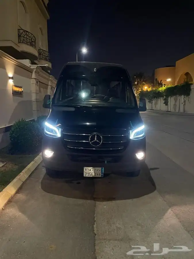 فان مرسيدس سبرنتر مع دورة مياه للايجار مع السائق 3