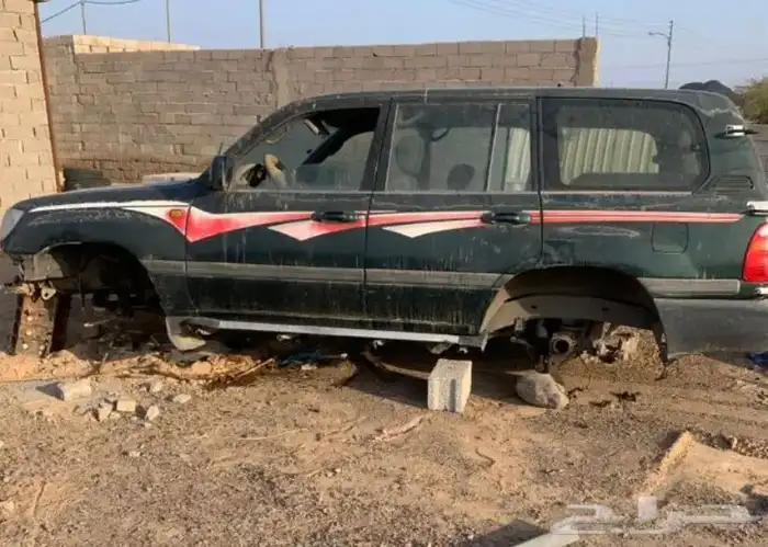 جيب لاندكروزر تشليح. قطع 1
