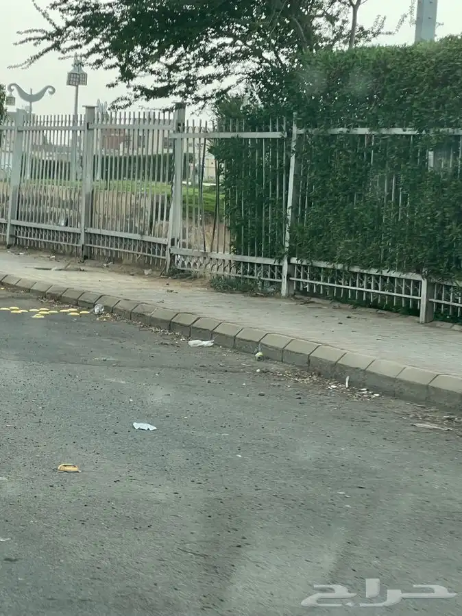 سور فيلا حديد شبك نظيف جدا 1
