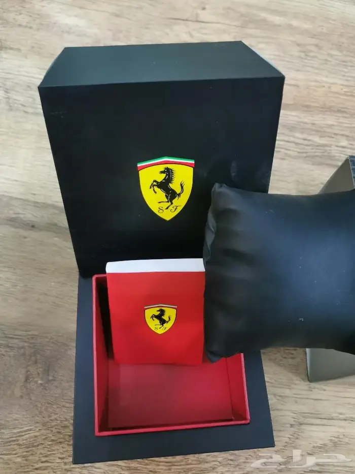 علبة مون بلان جيفنشي بالمان فراري YSL بربري CD مازراتي اجنر 18