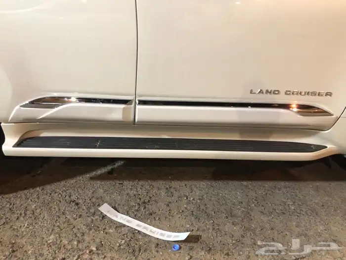 ازياق لاندكروزر   علامات 2023 1