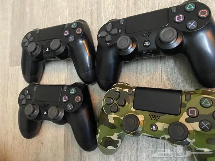 يدات سوني 4 اصليه مستعمل ب 99 ضمان شهر 2