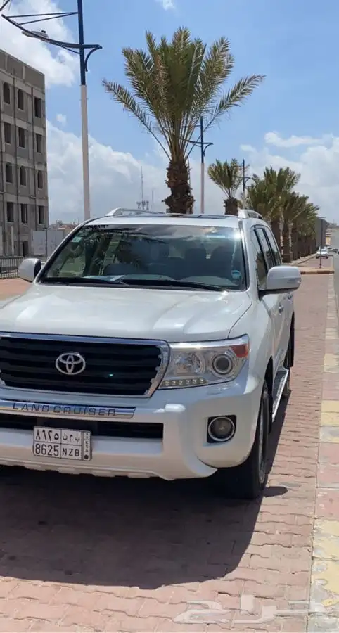 صالون لاندكروزر2012 4