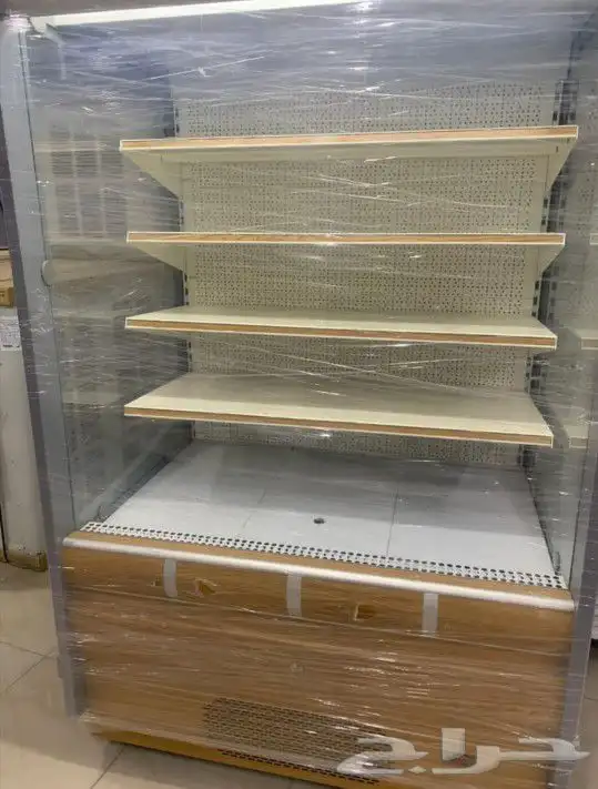 يوجد لدينه ثلاجات عرض مكشوفه عصيرات .خضروات.حلويات 11