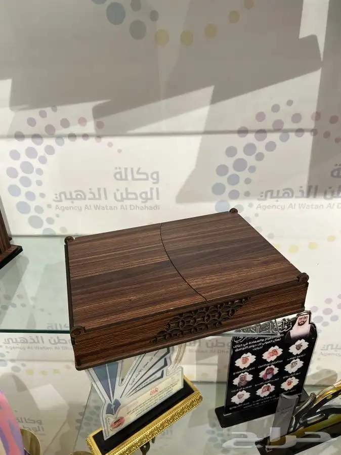 بوكسات اكريلك او خشب حسب الطلب 9