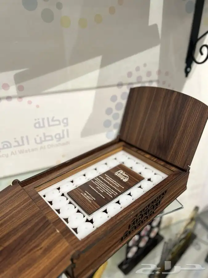 بوكسات اكريلك او خشب حسب الطلب 10