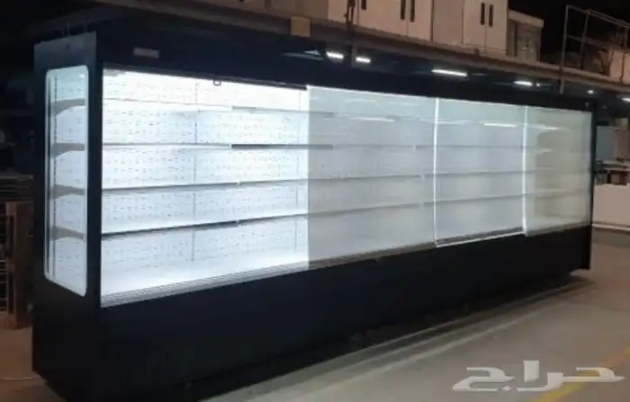 يوجد لدينه ثلاجات عرض مكشوفه عصيرات .خضروات.حلويات 7