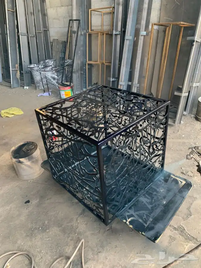 طاولات ب قص الليزر حروف عربيه 0