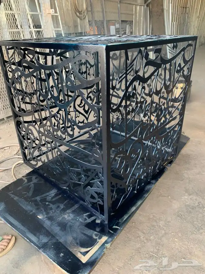 طاولات ب قص الليزر حروف عربيه 1