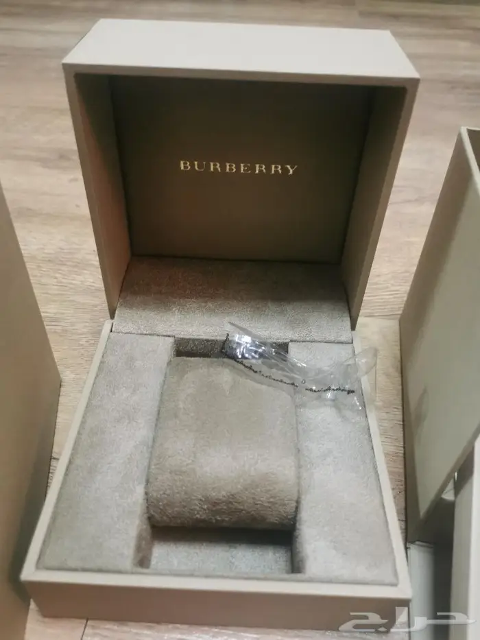 علبة مون بلان جيفنشي بالمان فراري YSL بربري CD مازراتي اجنر 11