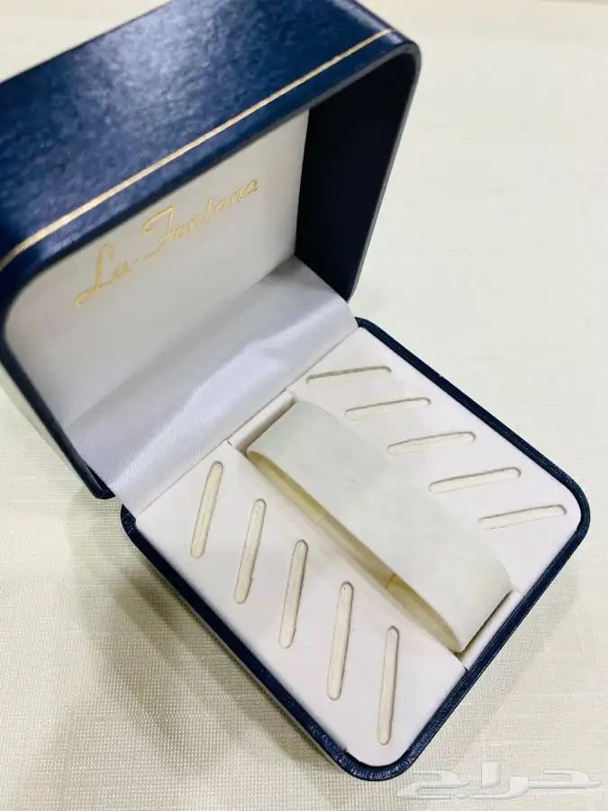 علب او بوكسات ساعات او اساور بعدة اشكال والوان 9