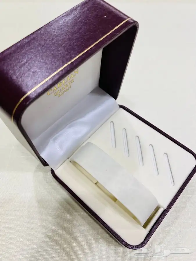 علب او بوكسات ساعات او اساور بعدة اشكال والوان 7