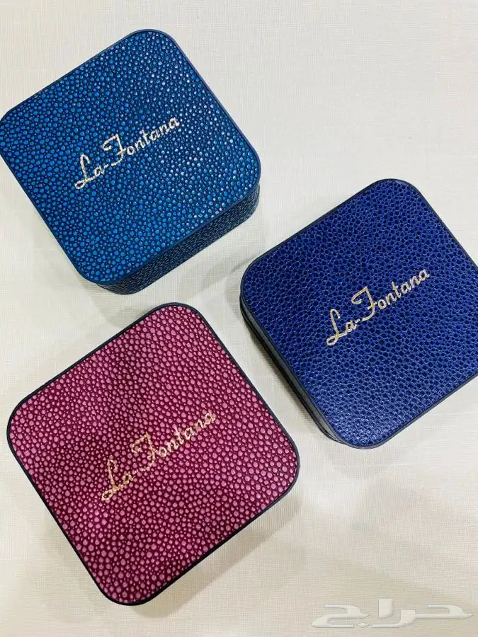 علب او بوكسات ساعات او اساور بعدة اشكال والوان 0