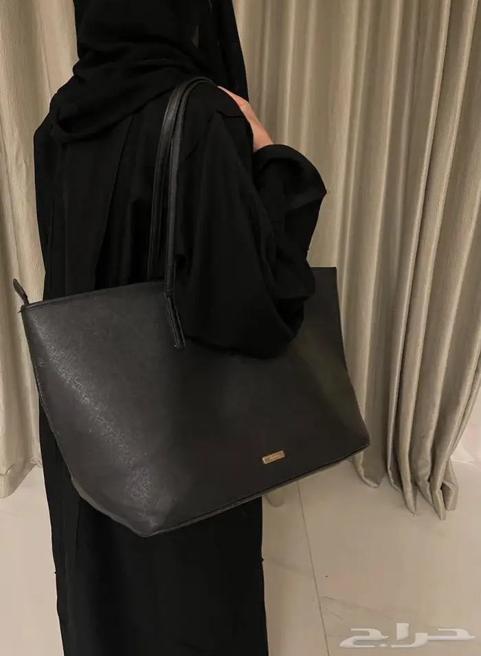 شنطه جامعيه سوداء كبيره 1