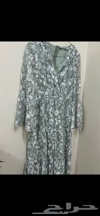 الفستان حلو ونظيف ولا مره لبسته 0