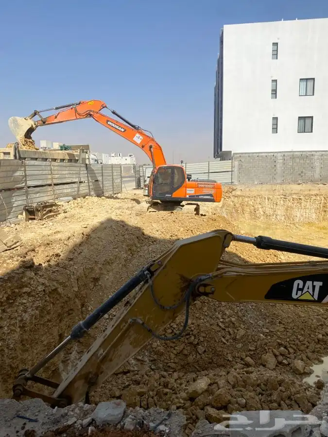 بوكلينات حفر وترحيل مؤسسه مدى بدران للمقاولات 9