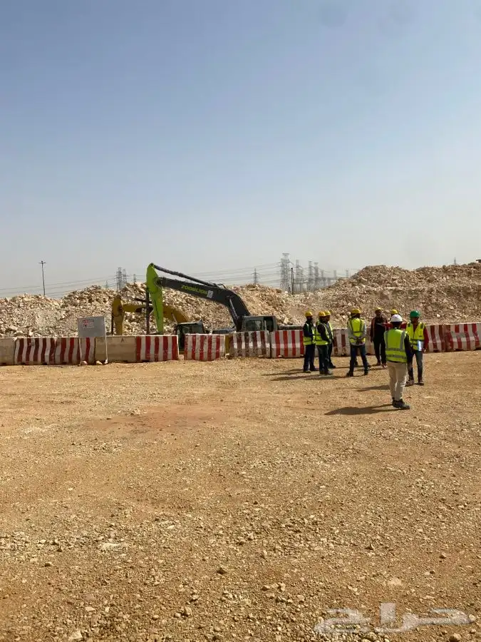 بوكلينات حفر وترحيل مؤسسه مدى بدران للمقاولات 1