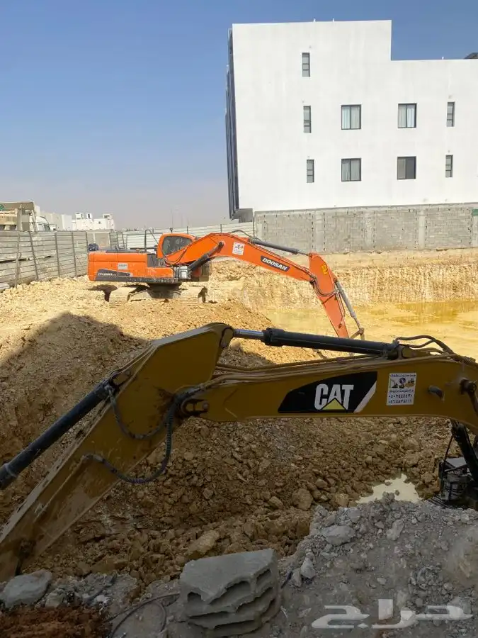 بوكلينات حفر وترحيل مؤسسه مدى بدران للمقاولات 8